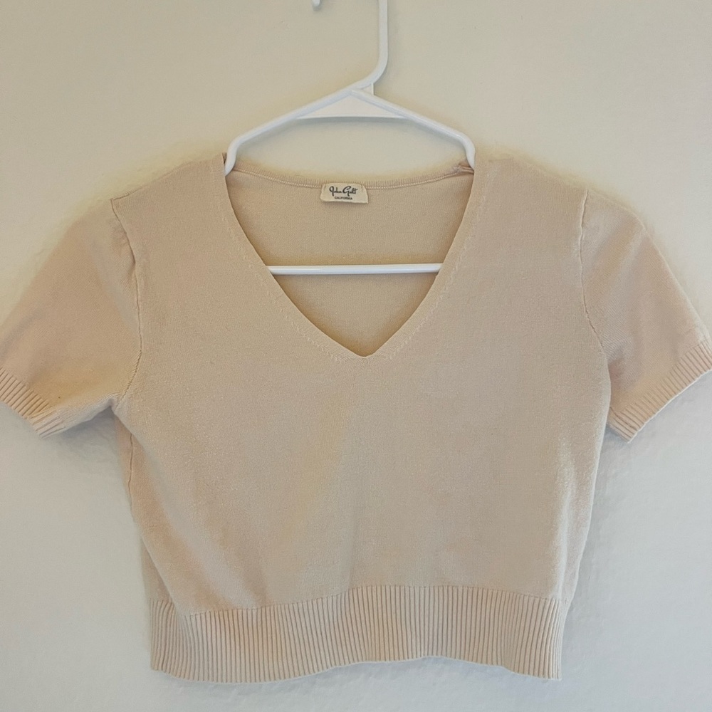 Brandy Melville V-Neck Beige Short Sleeve Top